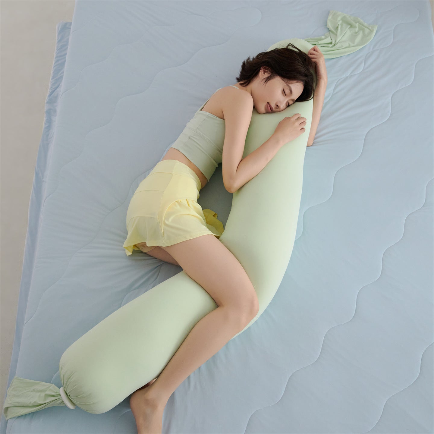 Experience Ultimate Comfort with Our Multi-functional Skin-friendly Side-sleeping Maternity Pillow